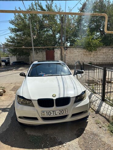 BMW 323: 2.5 l | 2006 il Sedan