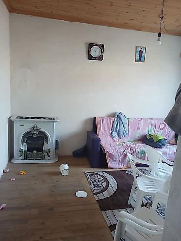 yeni gunesli kiraye evler heyet: 2 otaqlı həyət evi - Plan: 2 ayrı yataq otağı/otaq, zal, mətbəx və — 1