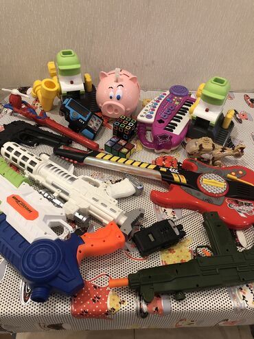 Oyuncaqlar: Hamisi bir yerde-8 m.tecili satilir,oyuncaqlar ishlemirler — 8