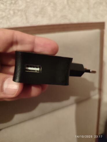Şarj cihazları: Simsiz şarj cihazı Samsung, 10 Vt -da lalafo.az — 9 Şarj cihazları: Simsiz şarj cihazı Samsung, 10 Vt — 9