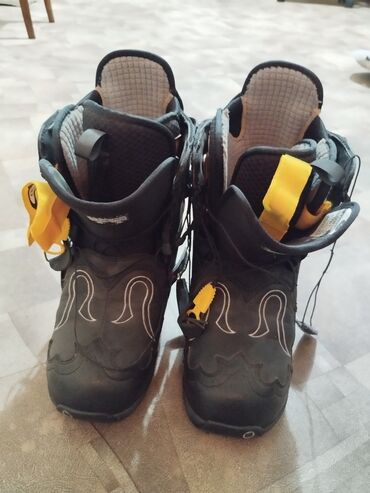 обувь зимние: Обувь для сноуборда и лыж цена 7500 сом
состояние новое