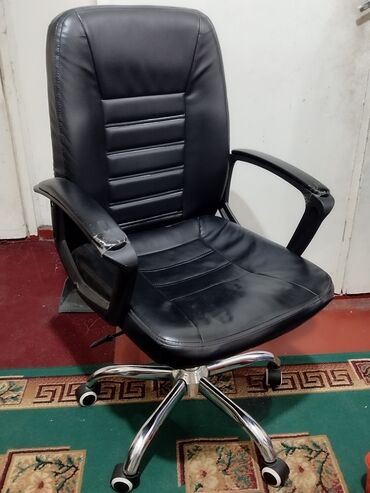 Другое оборудование для бизнеса: Офисный стул или учебный стул вечером хорошо