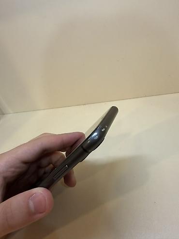 Apple iPhone: IPhone 11, Qara, Face ID — 7