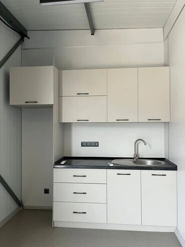 сдача офиса в аренду частной фирме: Сдаю Офис, 90 м², В бизнес центре, 1 линия