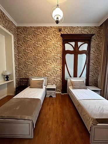 hosteler: Mərkəzdə yerləşən hazır HOSTEL biznesi satılır. Əsas üstünlüklər: - — 2