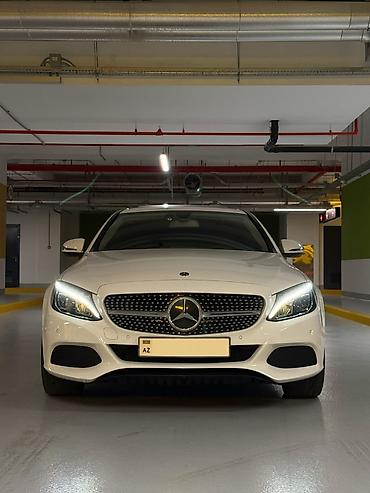 Mercedes-Benz C-Class: 1.6 l | 2017 il Sedan