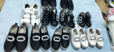 распродажа брендовой одежды и обуви: Весенняя распродажа новая детская обувь по 500 сомов. мкр. кок-жар