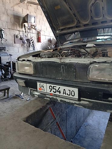 боковой: Audi 80: 1986 г., Седан — 4