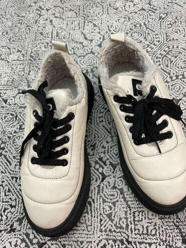 Women's Sneakers and athletic shoes: Зимние кеды/кроссовки с меховой подкладкой - Верх: светлая (молочная)
