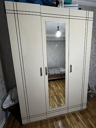 tək çarpayı: Tək otaq kirayeye verilir . Ev 5 otaqlı evdir 5 xanım qalır1 xanım — 4