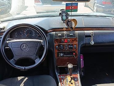 mercedes cl220: Mercedes-Benz E 220: 2.2 l | 1999 il Sedan — 8