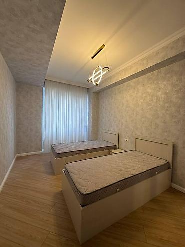 nerj cən satilir: 8-ci kilometr, 3 otaqlı, Yeni tikili, m. Neftçilər, 96 kv. m — 8