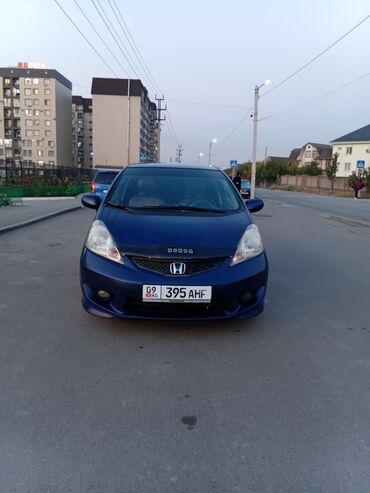 машина мало литровка на рассрочку: Honda Fit: 2010 г., 1.5 л, Автомат, Бензин, Хетчбек