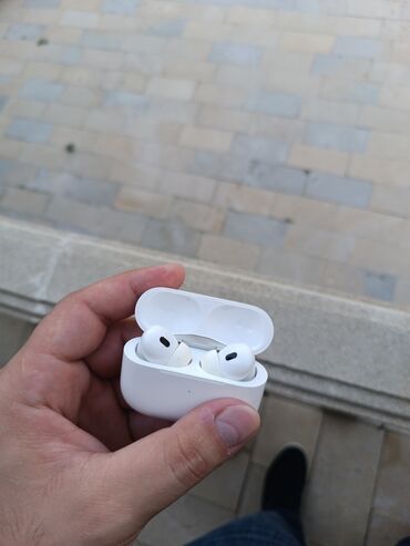 Микрофоны: Б/у Беспроводные (Bluetooth) Наушники, Apple, цвет - Белый