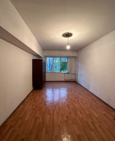 Офисы: 3 комнаты, 69 м², Индивидуалка, 2 этаж, Старый ремонт