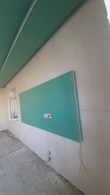 Alçipan: Peşəkar alcipan ustası Alçipan işləri görülür: • Arakəsmə • Asma tavan — 1