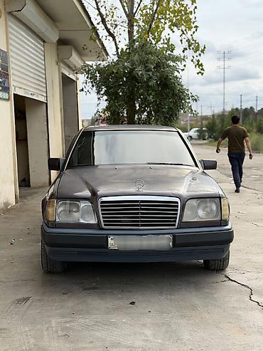 opel astra qapi: Mercedes-Benz E 220: 2.2 l | 1994 il Sedan — 3