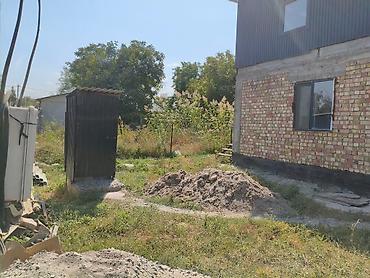 Продажа коттеджей и домов: Уй сатлат 6.50го 22м 1еташ 90%буткон 1комнат душ ысык суу муздак душ — 2