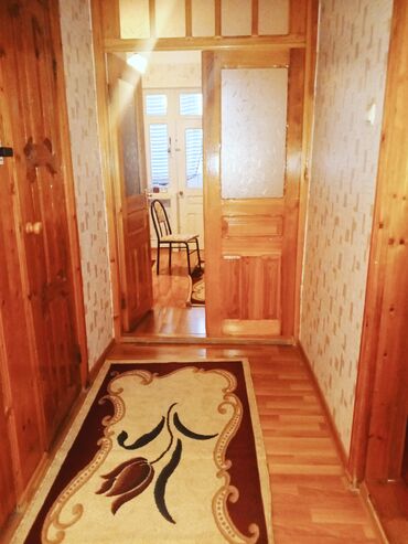 Köhnə tikili: Satılır. şəxsi öz evimdir. Maklere ehtiyac yoxdur elaqe saxlamasin. 5 — 5