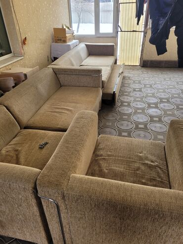 тройка мягкая мебель: Угловой диван, цвет - Бежевый, Б/у