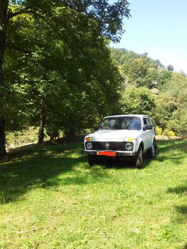 maşınlar 2107: VAZ (LADA) 4x4 Niva: 1.7 l | 1984 il | 660000 km Kupe