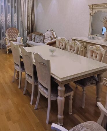 стульчик и кресло кочалка для кормления: Masa dəsti satılır 350₼. İkisi kreslo olmaqla 8 oturcağı var.Əla
