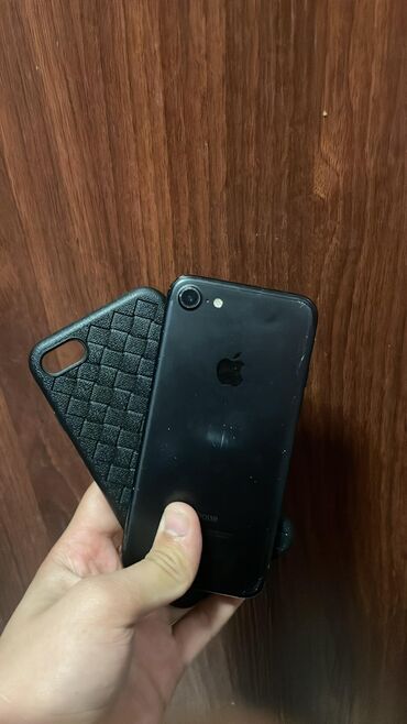 Apple iPhone: IPhone 7, Б/у, 32 ГБ, Черный, Чехол, 100 %