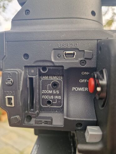 Videokameralar: Panasonic P2 DVCPRO HD peşəkar video kamera + Manfrotto 503HDV tripod — 11