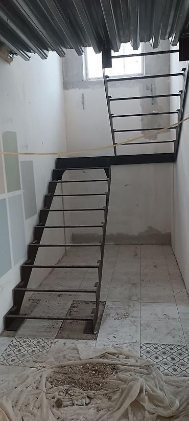 Металлические лестницы: Металлическая лестница Для дома, Форма лестницы: Г-образная, Стиль: Лофт — 11