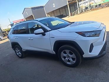 спойдер: Toyota RAV4: 2021 г., 2.4 л, Автомат, Гибрид, Кроссовер — 2