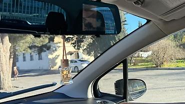 bort baqaj: Toyota Vitz (Yaris) hatchback - Kuzov: 5 qapılı, qara rəng - — 5