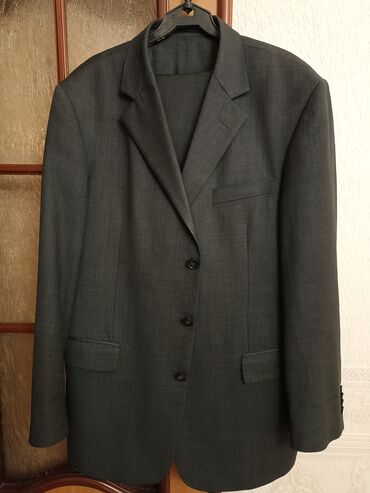 Костюмы: Срочно продаю мужские костюмы, размеры 50/6, 52, 54, пр-во Италии — 7
