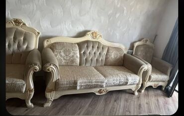 kreditle taxta: Divan, İşlənmiş, Çatdırılma yoxdur