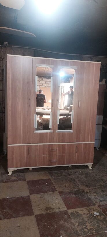 Dolablar: Yeni, 4 qapılı Düz dolab, Dolab-asılqan, Azərbaycan -da lalafo.az — 4 Dolablar: Yeni, 4 qapılı Düz dolab, Dolab-asılqan, Azərbaycan — 4