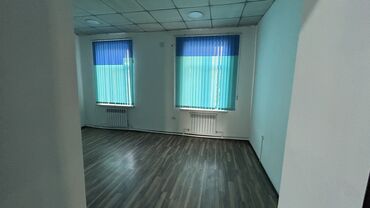 дом или времянку в бишкеке: Ижарага берем Офистик, 1 кв. м, Административдик имаратта, 1-катар, Өзүнчө кире бериши менен, Коопсуздук системасы менен