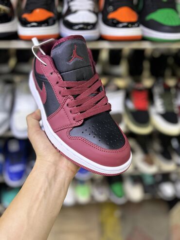 air mouse: Air Jordan 1 Low Dark Beetroot