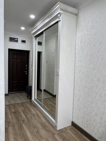 купить декоративные часы на стену: Крашенный шкаф купе, для прихожей, состояние как новый. Покупали за