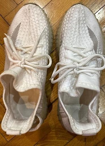 yun corab: Krossovkalar biri 15 m 1) Qara Dolce & Gabbana krossovkası - — 2