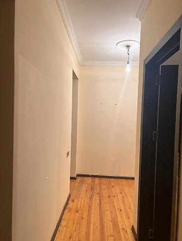 Uzunmüddətli kirayə mənzillər: Ev sahibiyəm Vasitəçi deyiləm. 3 Mərtəbəli Apartman. 1 ci mertebesi👍🏻 — 2