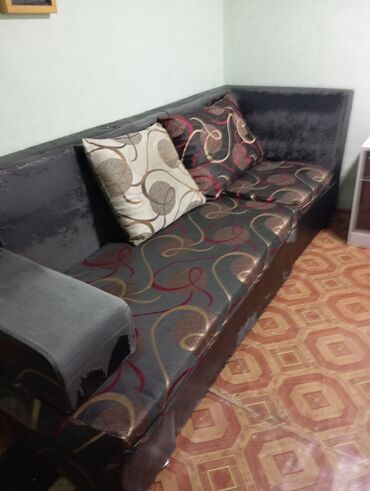 мини диваны бу: Бурчтук диван, Колдонулган
