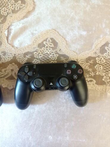 PS4 (Sony Playstation 4): Dualshock 4,platasi yanıb,zapçasta verilir