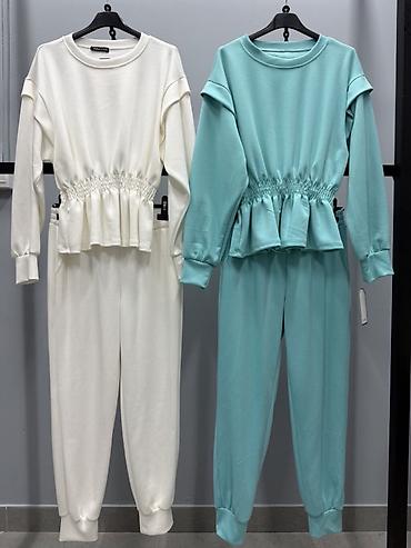 beograd devojke: Top komplet- trenerka za žene – bluza i donji deo
3200din
S M L — 3