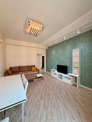 Uzunmüddətli kirayə mənzillər: 📍 AĞ ŞƏHƏR 🏠 2 otaqlı mənzil kirayə verilir 📐 100 m² 🏢 6/7 mərtəbə 💰 — 10