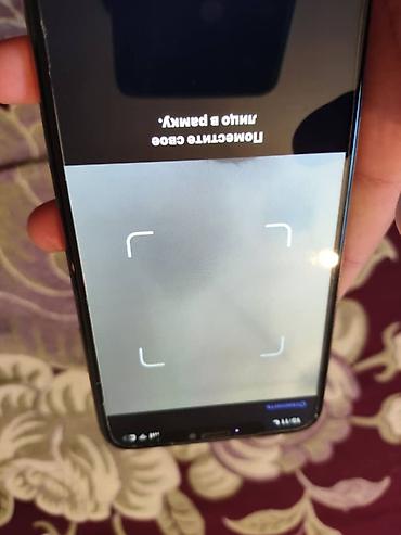 touch id: Смартфон с безрамочным экраном и вырезом под фронтальную — 9
