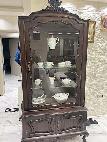 forma ideale vitrine sa staklom: Vitrina od punog drveta sa staklenim izloženim delom – — 2