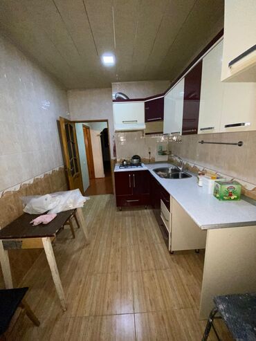 снять квартиру в азербайджане на длительный срок: 17 mkr 6 mertebe istilik sistemi var ev bow verilir 3 otaqdir qiymet