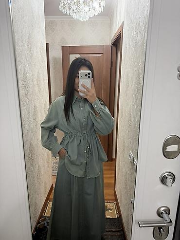 карго юбка для школы: Джинсовый комплект для женщин: рубашка + длинная юбка - Состав — 1