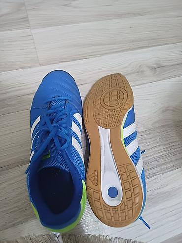 Adidas futzal ayaqqabısı-42 ölçülü adidas firmasıdır yenidir - Model