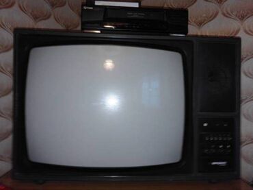 Digər kolleksiyalar: Sovetdən qalma televizorlar VAR . 4-fərqli televizor var