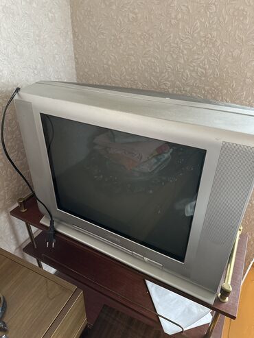 ми тв: Телевизор Sharp -500 сом
Подставка для телевизора - 300 сом